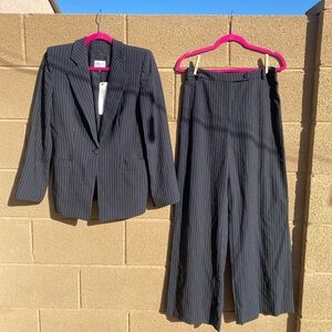 Armani Collezioni Women's Navy Pin-Stripe Single-Breasted Pant Suit sz44